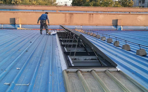 某区域性物流仓储中心陇西排烟窗系统安装项目